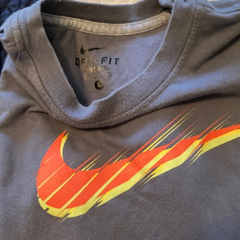 Nike Mens T Shirt Three Piece Bundle Size‎ Large Red Grey Black Logo Casual